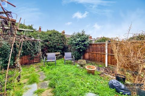 7 Heath Road, Romford, RM6 6LJ