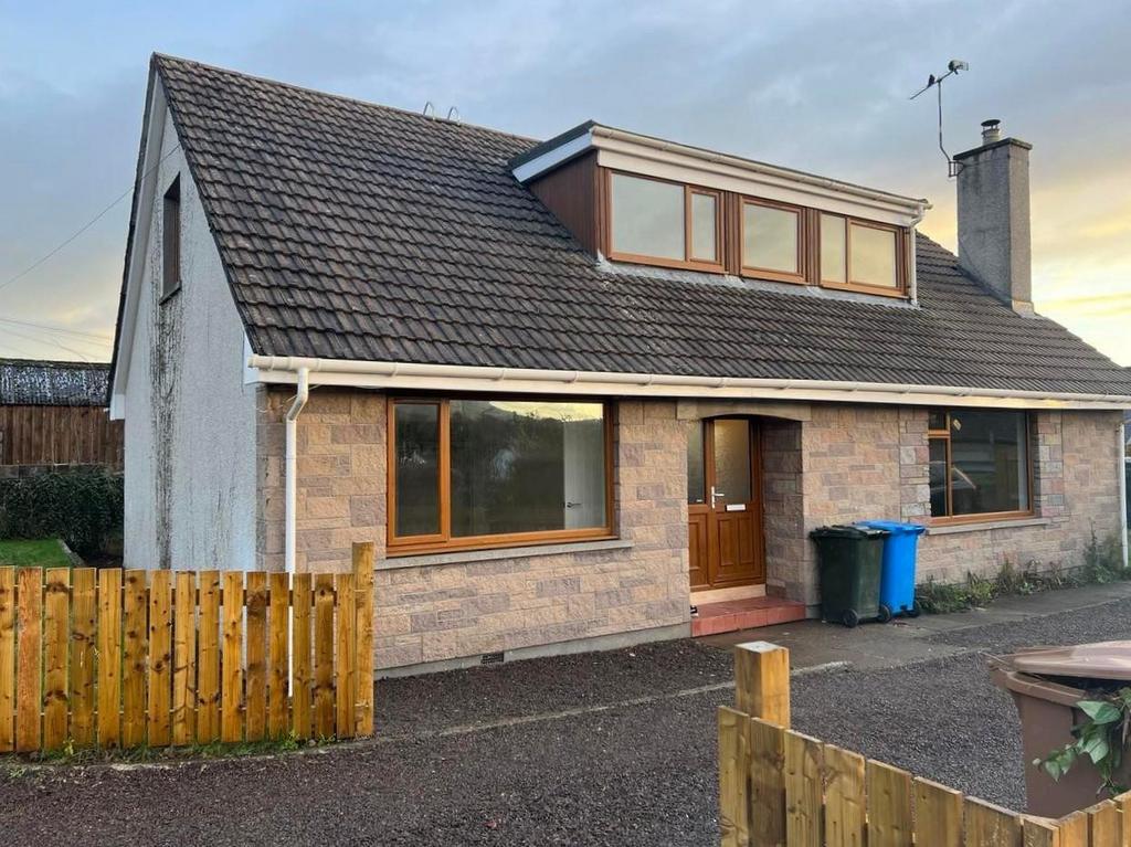 Martin Lodge Ardross Place Alness Rossshire IV17 0PX 4 bed detached house for sale £268,000