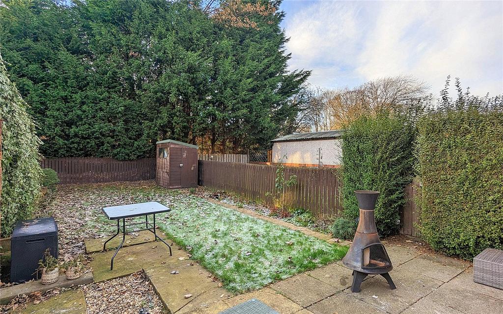 Greenside Road, Mirfield, West Yorkshire, WF14 3 bed semidetached