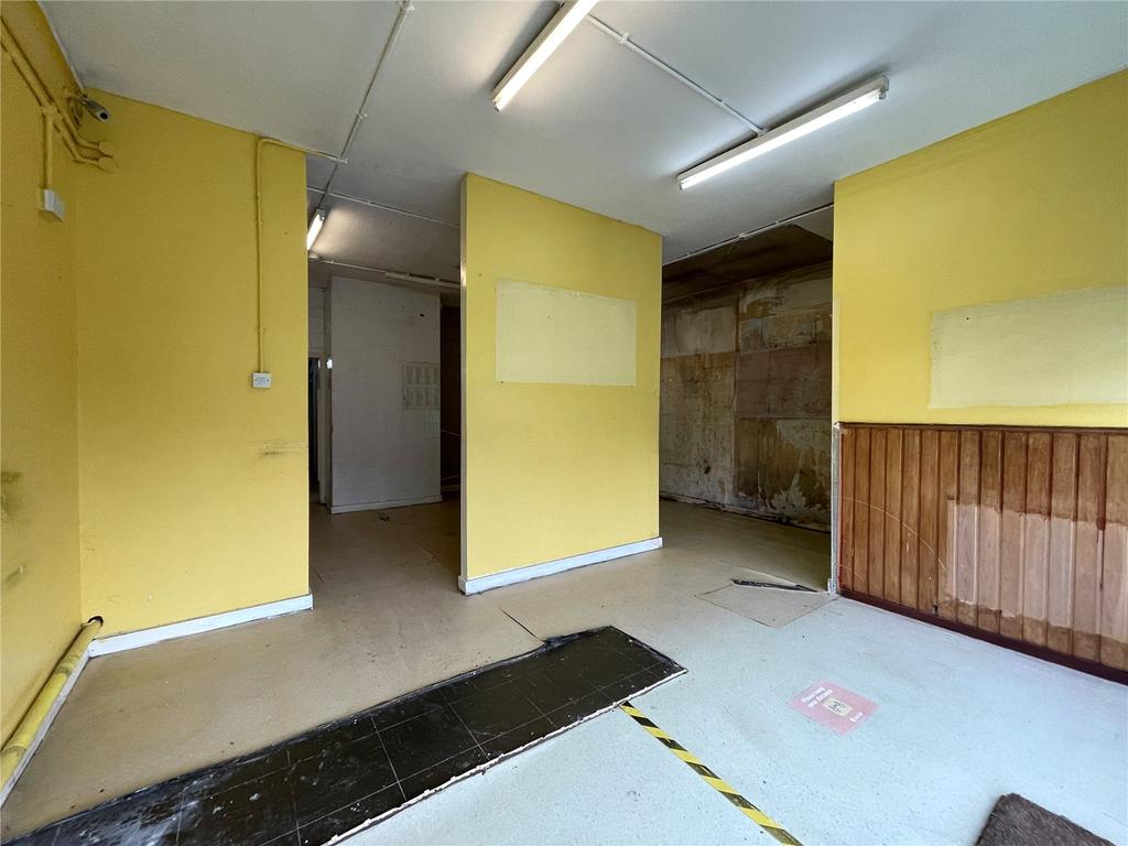 Ashdown Road, Chandlers Ford... Retail property (high street) £792