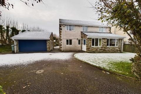 5 Guipavas Road, Callington, PL17 7PL