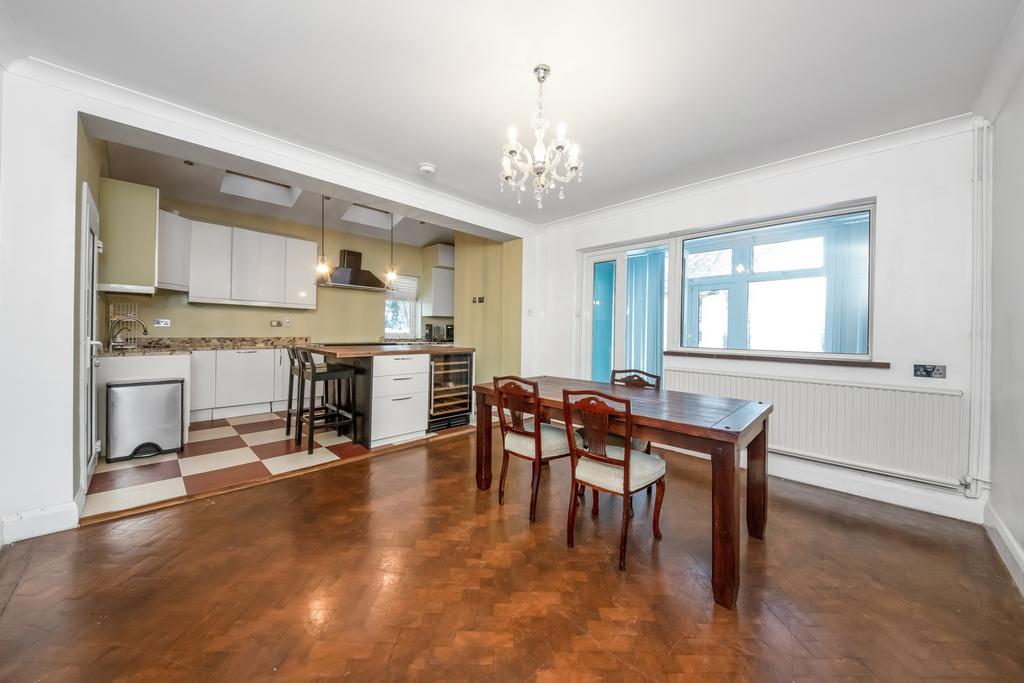 Kings Orchard, Eltham, SE9 4 bed detached house £4,000 pcm (£923 pw)