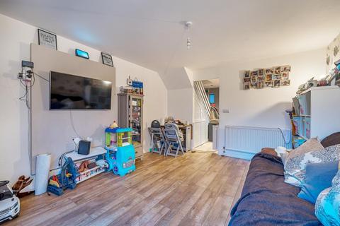 1 Cedar Close, Aylesbury, HP20 1XU