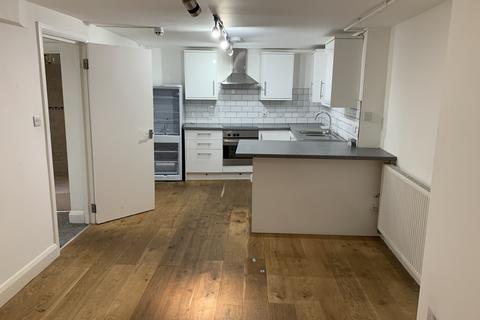 1 bedroom ground floor maisonette to rent - Holloway Road, London N19