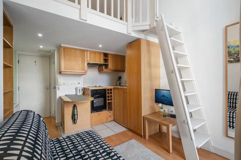 Studio to rent, Fairholme Road, West Kensington, London, W14