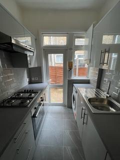 2 bedroom flat to rent, Romford Road, London E7