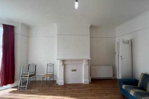 2 bedroom flat to rent, Romford Road, London E7