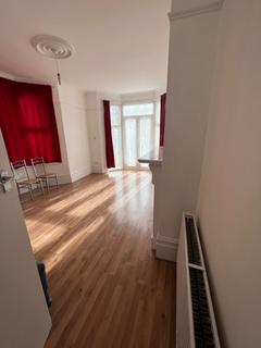 2 bedroom flat to rent, Romford Road, London E7