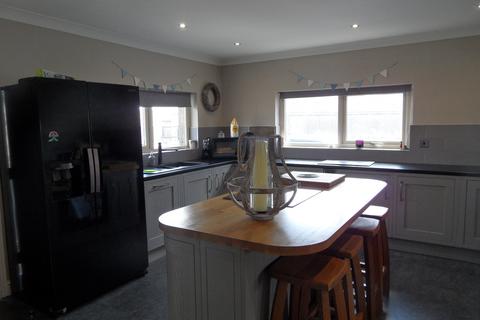 3 bedroom bungalow for sale, Sandy Gate, Scholes, Huddersfield