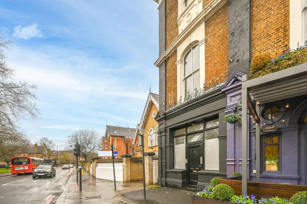 Wandsworth Common North Side, Wandsworth Common, London, SW18 1 bed