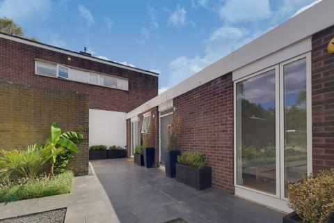 4 bedroom bungalow to rent - Tollgate Drive, Dulwich Village, London, SE21