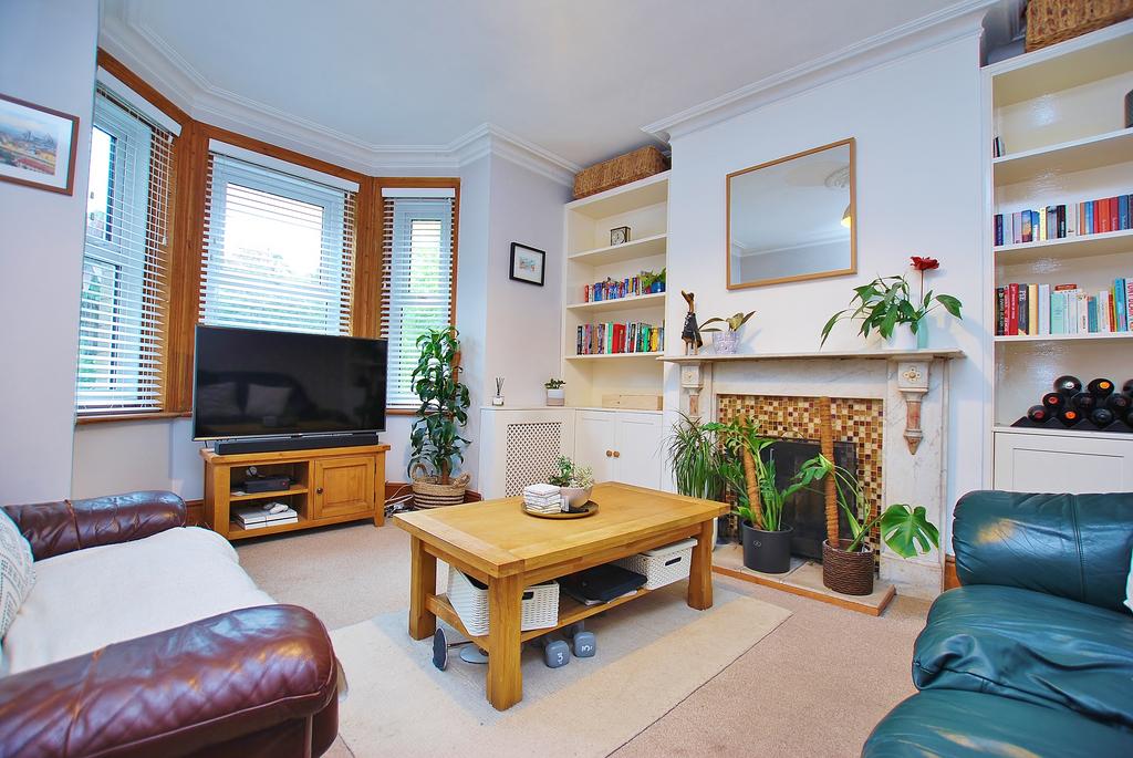 York Road, Guildford, Surrey, GU1 1 bed apartment to rent £1,450 pcm