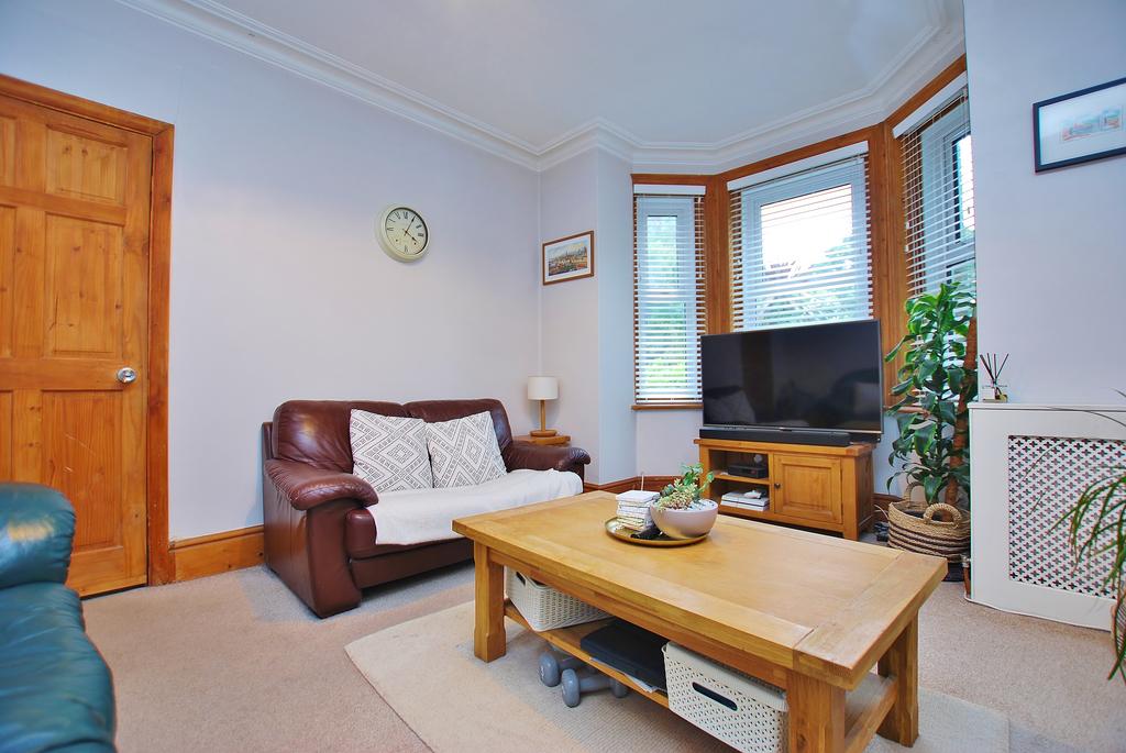 York Road, Guildford, Surrey, GU1 1 bed apartment to rent £1,450 pcm
