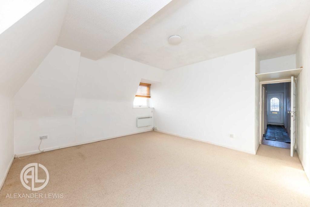 Church Lane, Royston, Herts, SG8 9LG 1 bed flat £120,000