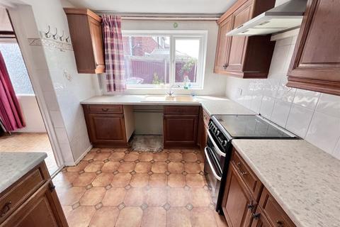 3 bedroom semi-detached house for sale - Pinewood Avenue, Trench, Telford, Shropshire, TF2 7EL