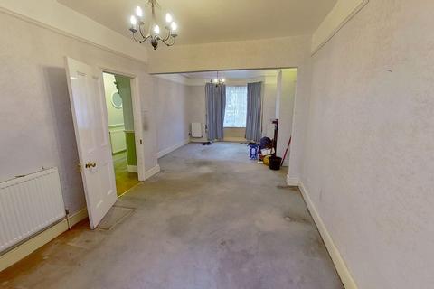 10 Heathfield Avenue, Dover, CT16 2NX