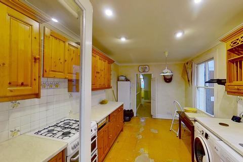 10 Heathfield Avenue, Dover, CT16 2NX