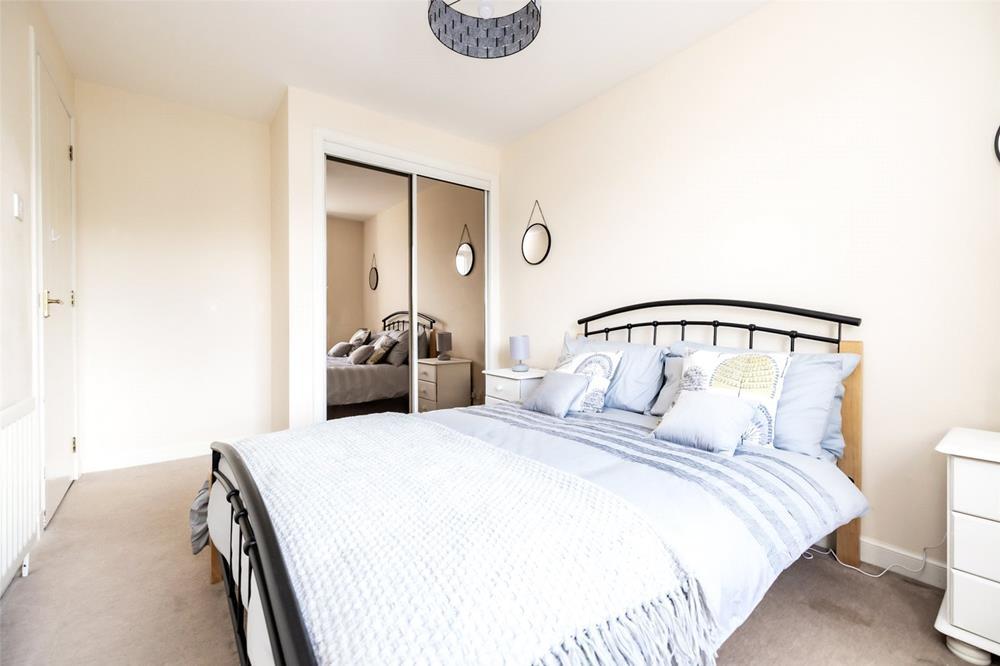 Bedroom 3 − pic 2