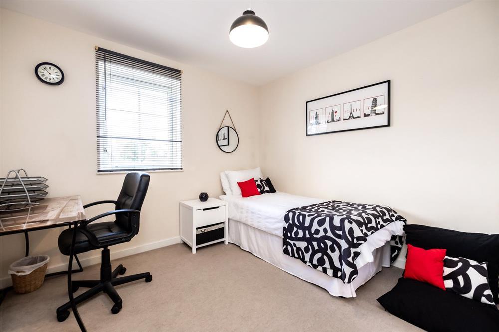 Bedroom 3 − pic 3