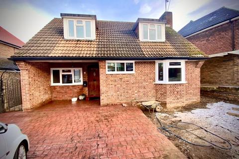 Dean Close, Uxbridge