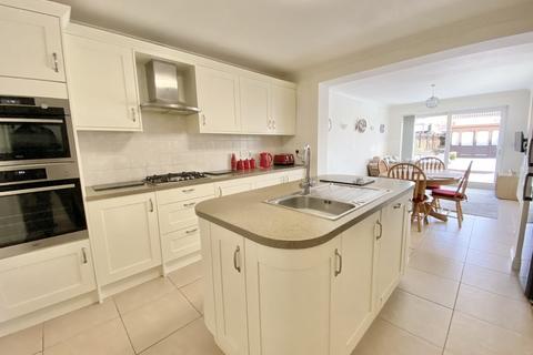 3 bedroom detached house for sale - Wansford Road, Driffield