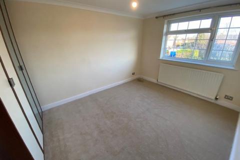 3 bedroom semi-detached house to rent, Walmer Carr, Wigginton