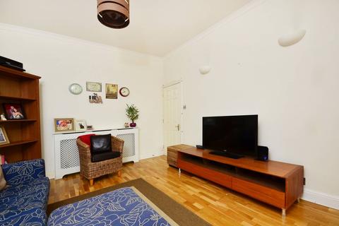 2 bedroom flat to rent - Adela Avenue, New Malden, KT3