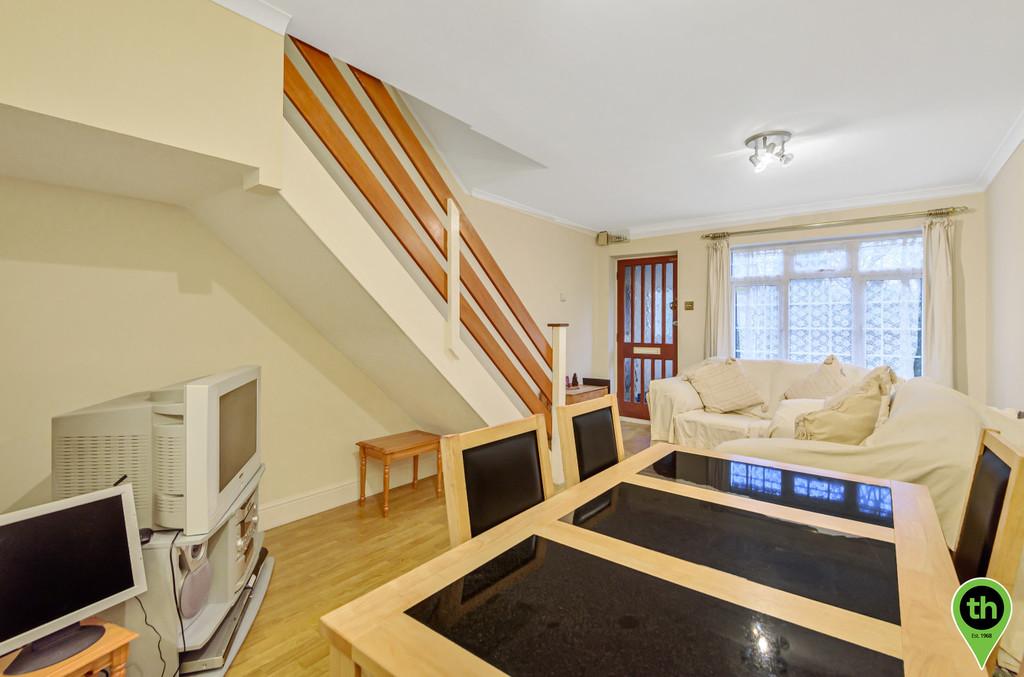Springwood Crescent, Edgware 2 bed terraced house £350,000
