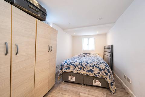 2 bedroom flat for sale, Harringay Road, Harringay, London, N15