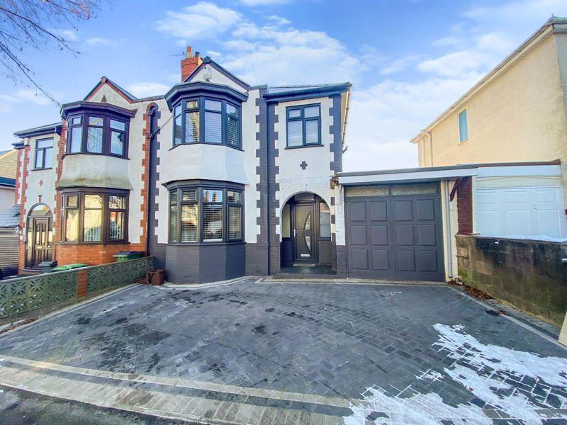 Charlemont Avenue, West Bromwich 3 bed semidetached house £315,000