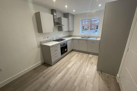 3 bedroom semi-detached house to rent, Piper Way, Chichester