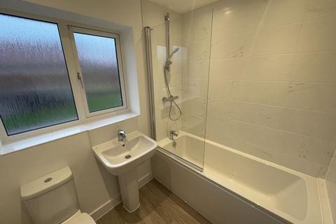 3 bedroom semi-detached house to rent, Piper Way, Chichester
