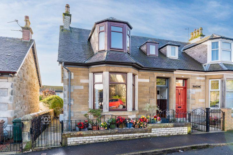 16 Dunlop Street, Stewarton, KA3 5AT 4 bed semidetached villa £235,000