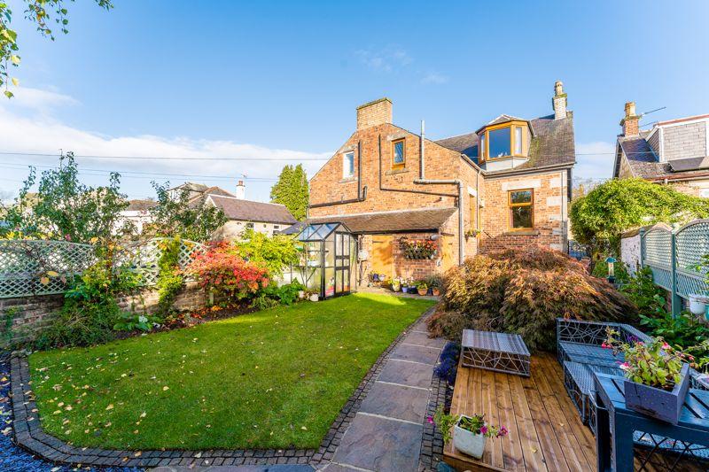 16 Dunlop Street, Stewarton, KA3 5AT 4 bed semidetached villa £235,000