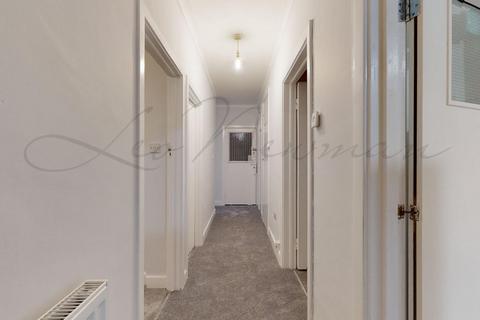 2 bedroom flat to rent, Woodford Road, South Woodford, E18