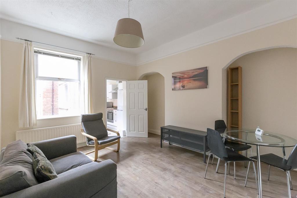 Dartmouth Park Road, London, NW5 2 bed apartment £2,300 pcm (£531 pw)