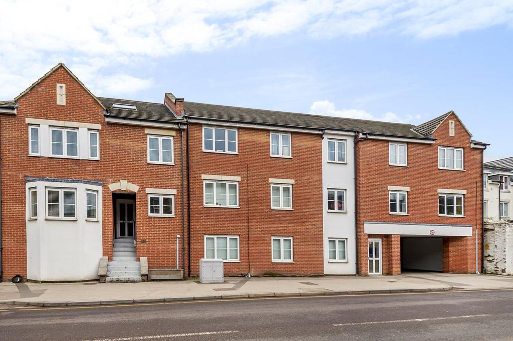 Walsworth Road, Hitchin, SG4 2 bed flat £1,250 pcm (£288 pw)