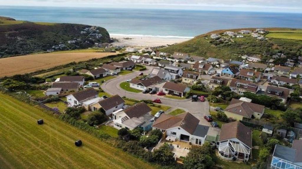 Atlantic Way, Porthtowan 1 bed bungalow £950 pcm (£219 pw)