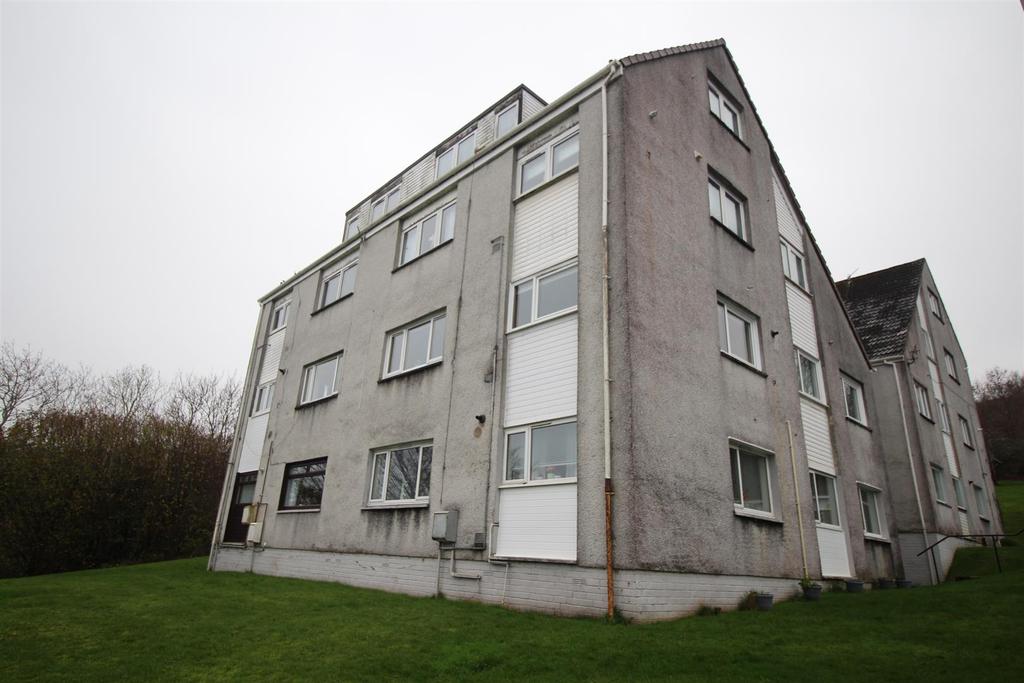 Killearn Road, Greenock 3 bed maisonette - £600 pcm (£138 pw)