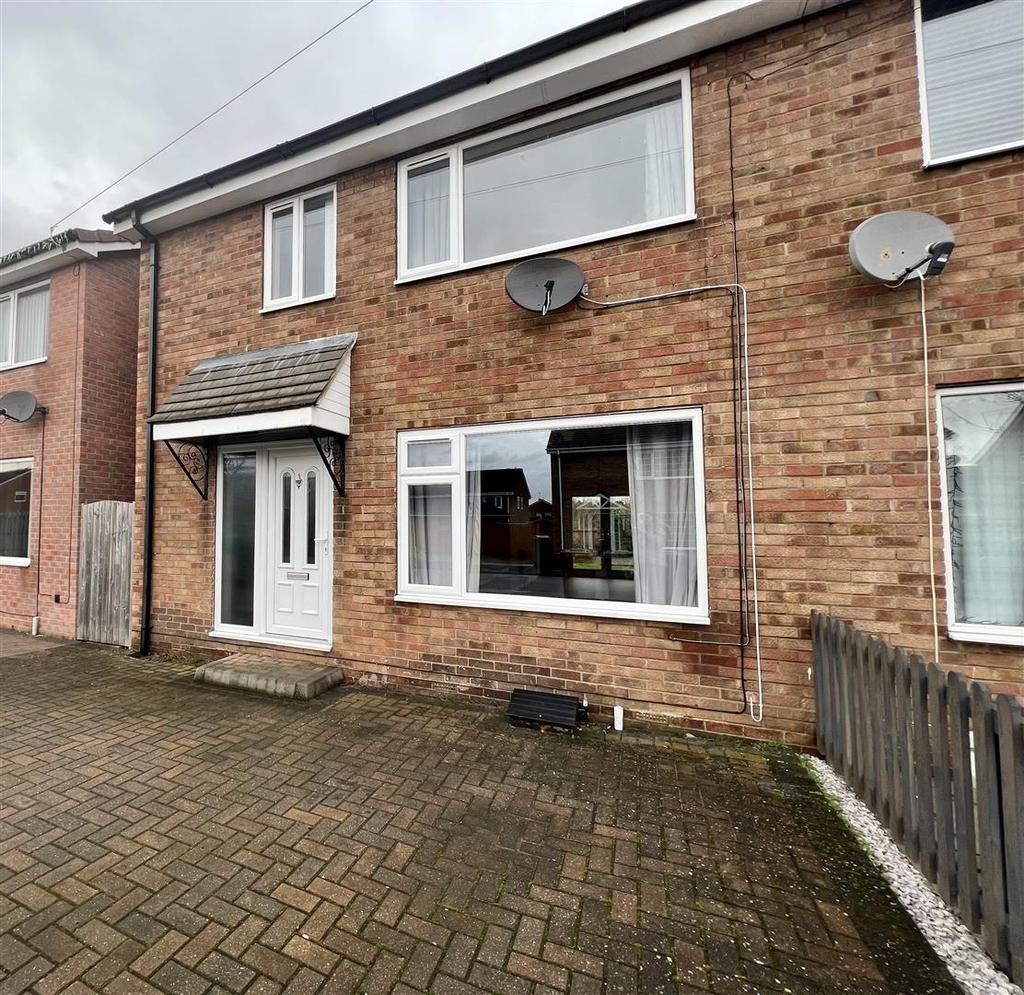 Teal Road, Newport, Brough 4 bed semidetached house £800 pcm (£185 pw)