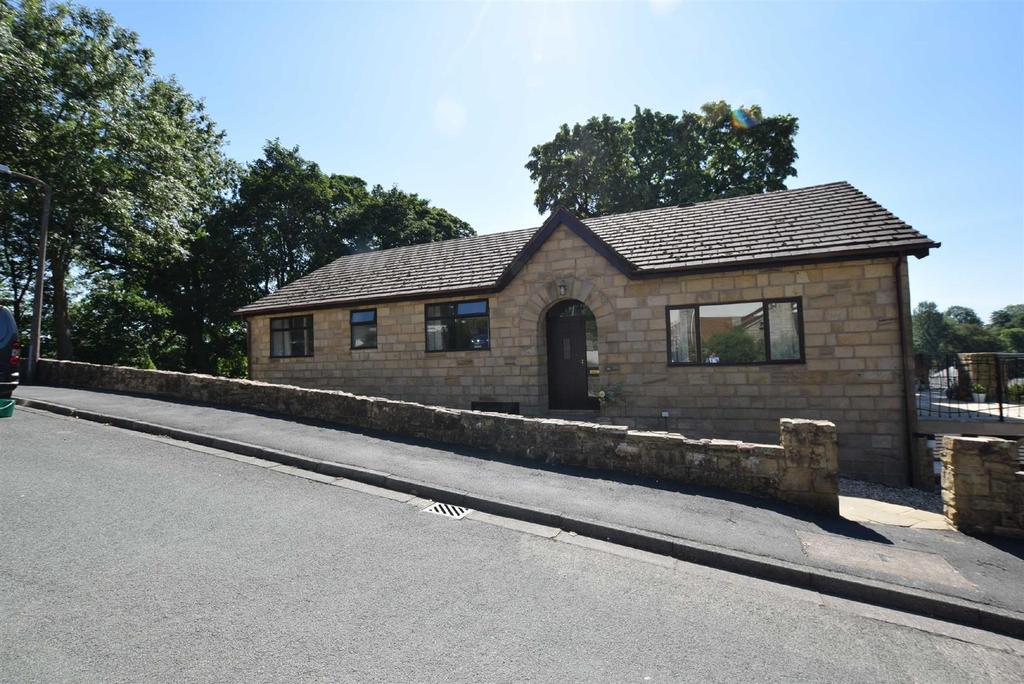 Bankfold, Barrowford 4 bed detached bungalow £1,150 pcm (£265 pw)