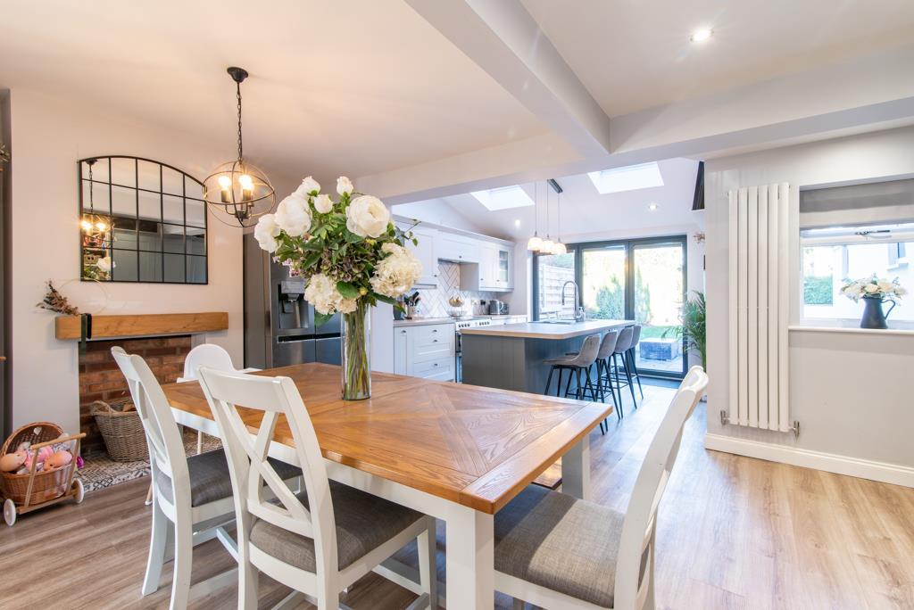 Chesterfield Drive, Burton Joyce 3 bed semidetached house £375,000