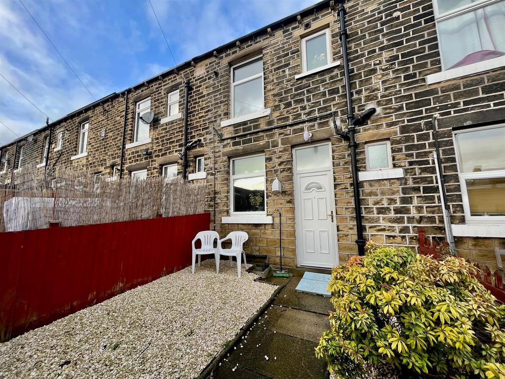 Myrtle Road, Elland 2 bed terraced house for sale £110,000