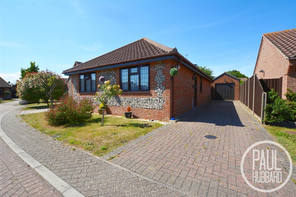 Micawber Mews, Blundeston, Suffolk 3 bed detached bungalow - £330,000