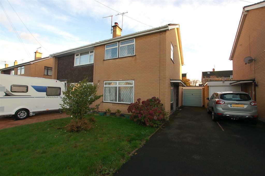 Rugby Road, Wollaston, Stourbridge 3 bed semidetached house £900 pcm