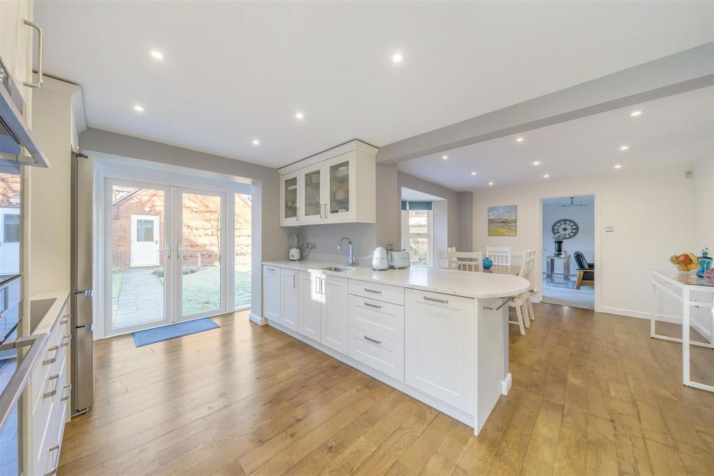Barbers Mead, Taunton 4 bed detached house £595,000