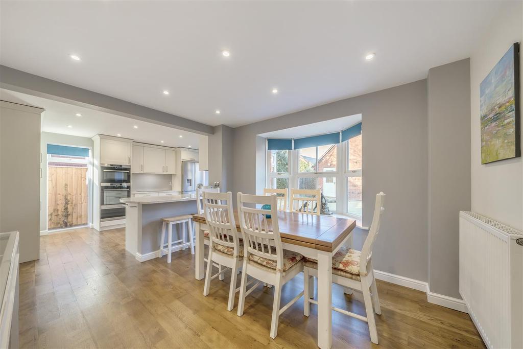 Barbers Mead, Taunton 4 bed detached house £595,000