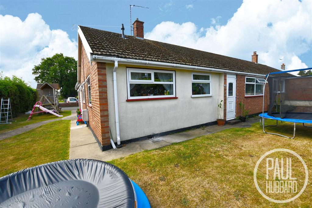 Somerleyton Road, Oulton Broad, Suffolk 2 bed semidetached bungalow