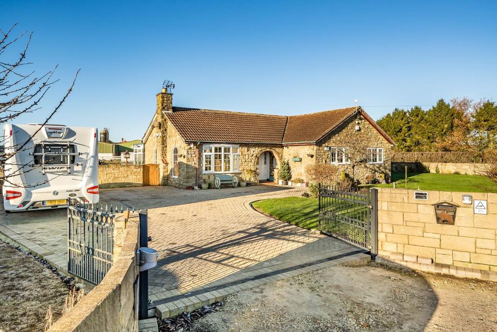 Common Lane, Hambleton, Selby 3 bed detached bungalow £700,000
