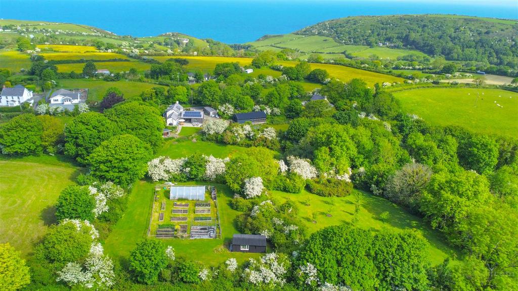 3 Acre Property in Penbryn, Llandysul 3 bed detached house for sale £775,000